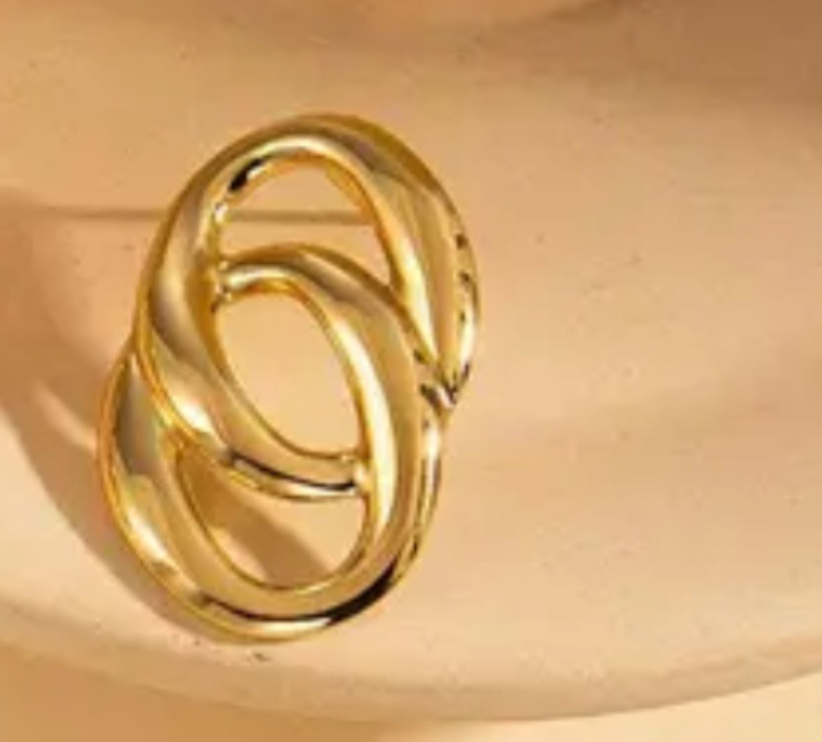 Double loop “S” shaped ring