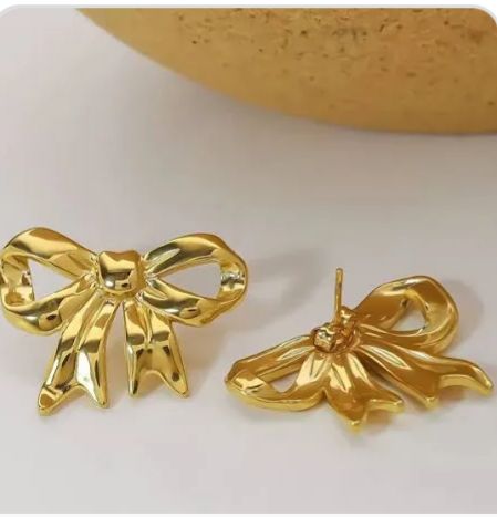 Gold bow earrings
