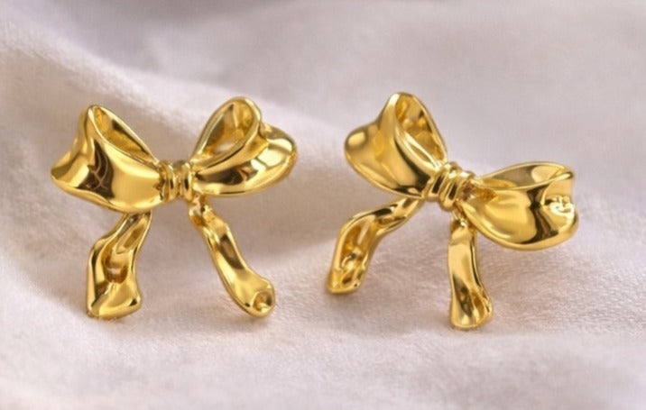 Short cute bow earring