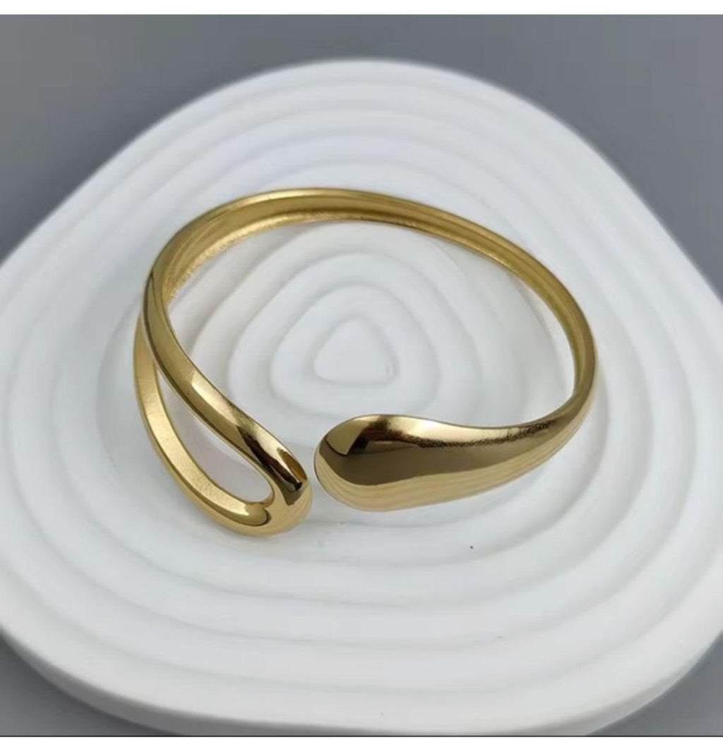 Raindrop Gold Statement Bracelet